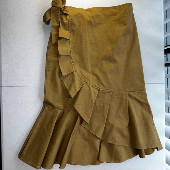 Who What Wear size six skirt with peplum trim - Picture 2 of 5